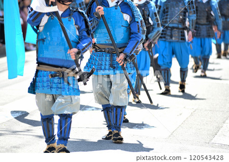 關東/小田原北條五台祭（北條五台祭）/戰國時代的武士遊行、手持旗幟的武士/神奈川縣小田原市（3） 120543428