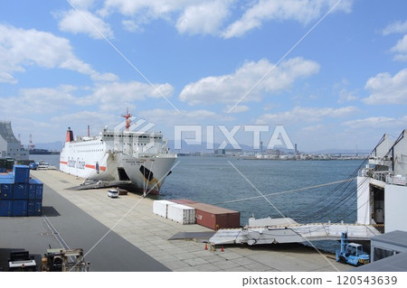 Panstar Cruises (Panstar Dream) docked at "Osaka Port (International Ferry Terminal)" Panstar Cruises (Panstar Dream) docked at "Osaka Port (International Ferry Terminal)" 120543639