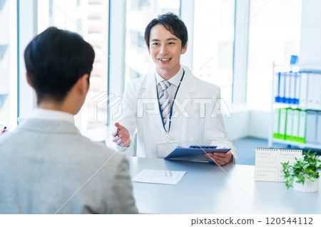 Medical personnel interviewing 120544112