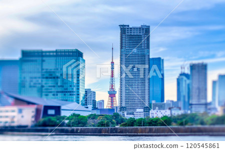 東京鐵塔和摩天大樓,移軸攝影 東京鐵塔和摩天大樓,移軸攝影 120545861