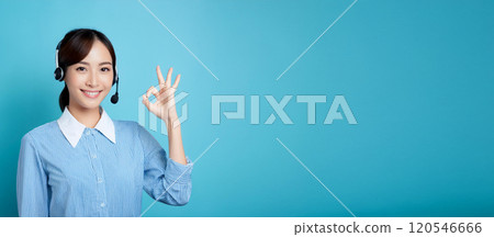 一名20多歲的女接線生做出了「OK」的手勢。 120546666