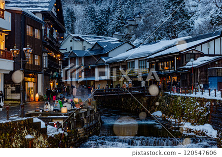 Winter scenery at Ginzan Onsen, Yamagata Prefecture 120547606