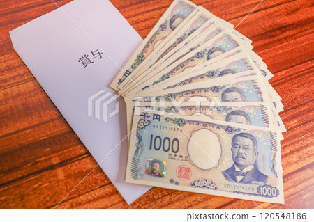 新紙幣和獎金袋 120548186