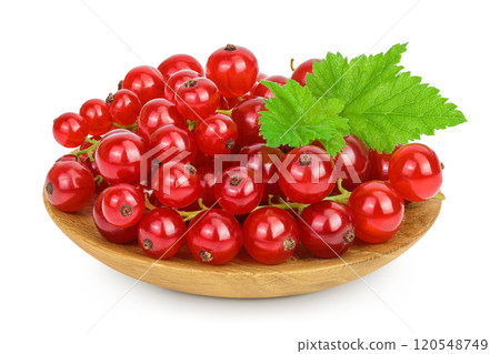 Red currant berries in a wooden bowl isolated on white background 120548749