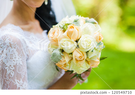 wedding bouquet roses 120549710