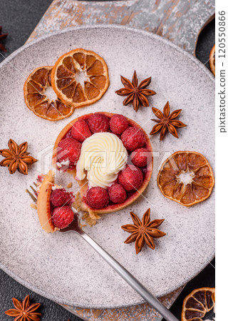 Sweet tartlet with raspberries and cream 120550866