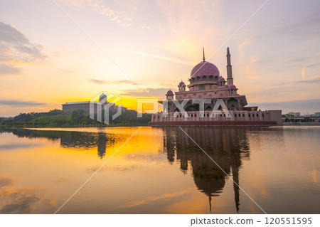 馬來西亞布特拉清真寺日出 120551595