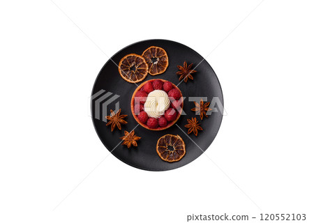 Sweet tartlet with raspberries and cream 120552103