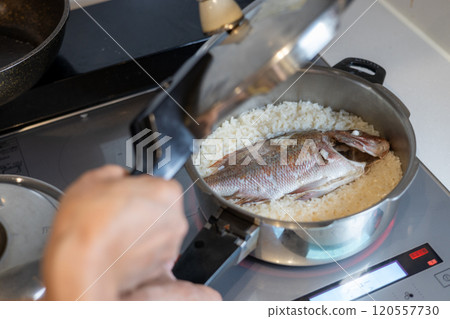 用壓力鍋做鯛魚飯 用壓力鍋做鯛魚飯 120557730