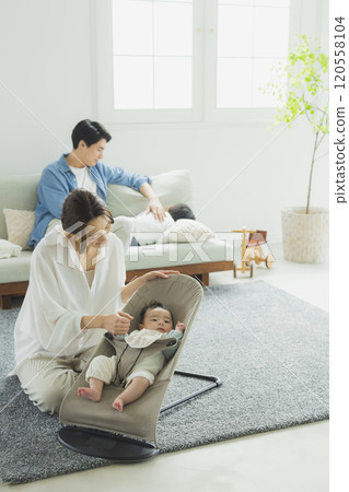 年輕家庭、父母與孩子、孩子、客廳 120558104