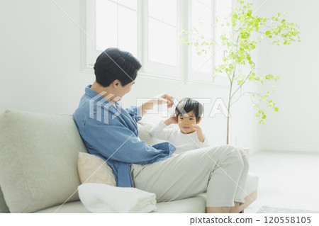 年輕家庭、父母與孩子、孩子、客廳 120558105