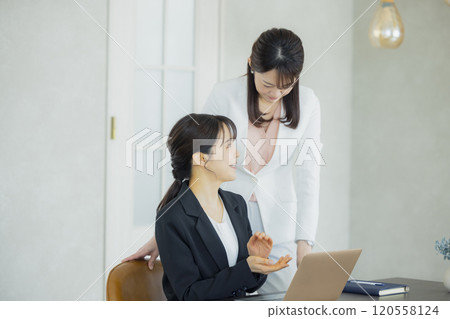 Woman working in the office 120558124