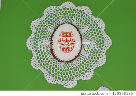 Easter egg-shaped gingerbread cookie Easter egg-shaped gingerbread cookie 120558189