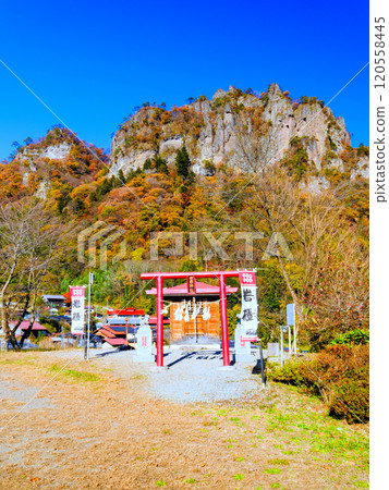 Mitsuiwa Shrine and Mt. Iwabitsu (vertical) 120558445