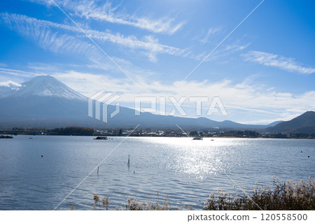 從河口湖畔看初冬的富士山 120558500