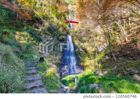 Goho Falls (Sannotaki Falls) in autumn, Yaotsu Town, Kamo District, Gifu Prefecture Goho Falls (Sannotaki Falls) in autumn, Yaotsu Town, Kamo District, Gifu Prefecture 120560746