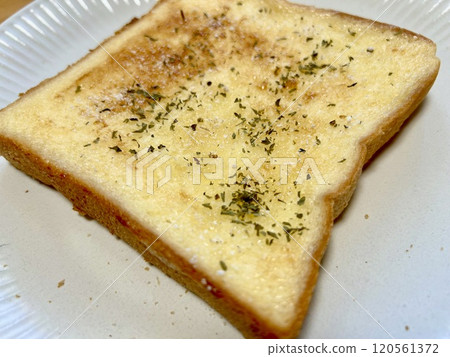 Browned mayonnaise toast Browned mayonnaise toast 120561372
