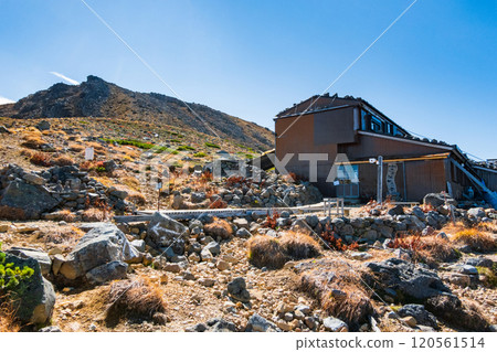 Climbing Mt. Ontake in Autumn: Ninoike Hut Climbing Mt. Ontake in Autumn: Ninoike Hut 120561514
