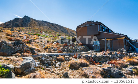 Climbing Mt. Ontake in Autumn: Ninoike Hut Climbing Mt. Ontake in Autumn: Ninoike Hut 120561515