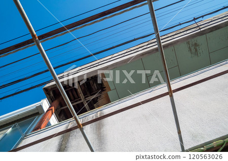 Hole in the eaves Hole in the eaves 120563026