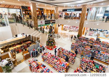 Christmas sale shopping mall 120563185