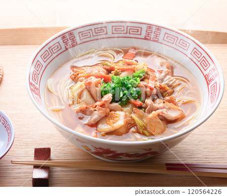 Delicious and spicy! Pork and kimchi ramen 120564226