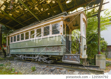 Kyoto City Transportation Bureau No. 2 Tram in the South Garden of Heian Shrine (Important Cultural Property) 120564792