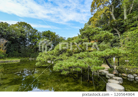 Heian Shrine Nakashinen (November) Garyu Bridge 120564904