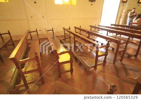 Church in Pisco Elqui 120565329