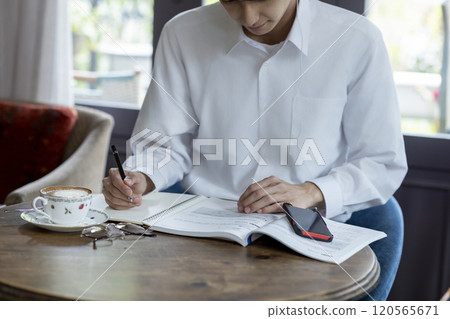 學習的高中生 學習的高中生 120565671