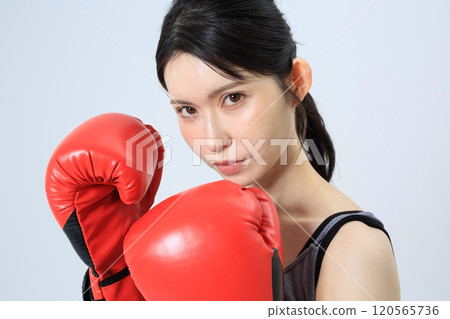 女拳擊手的形象 120565736