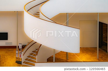 京都市京瓷美術館的螺旋樓梯 京都市京瓷美術館的螺旋樓梯 120566465