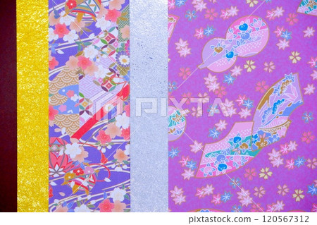 賀年片材質（銀色、金色、紫色） 120567312