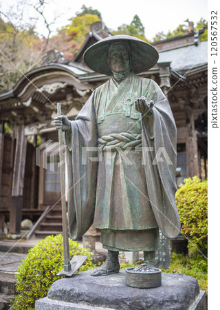 Statue of Zen Master Eirin Shuzui at Reiganji Temple in Yame City, the birthplace of Yame tea Statue of Zen Master Eirin Shuzui at Reiganji Temple in Yame City, the birthplace of Yame tea 120567532