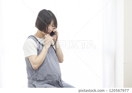 孕婦電話諮詢圖片(照片素材) 孕婦電話諮詢圖片(照片素材) 120567977