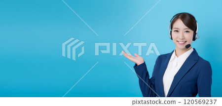 A female operator in her 20s offering guidance by holding out her hand. A female operator in her 20s offering guidance by holding out her hand. 120569237