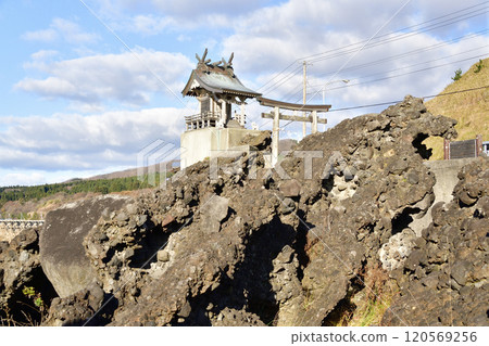 拍攝北海道八雲町熊石八雲神社深秋景色 120569256