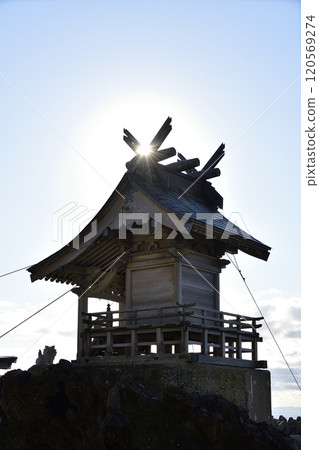 Photographing the Yakumo Shrine in Kumaishi, Yakumo-cho, Hokkaido in late autumn 120569274