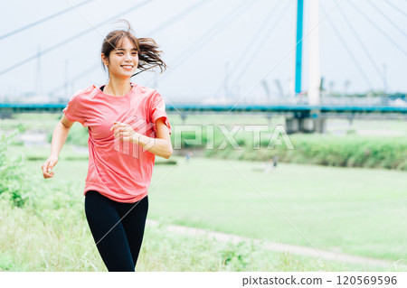 慢跑的女人 120569596
