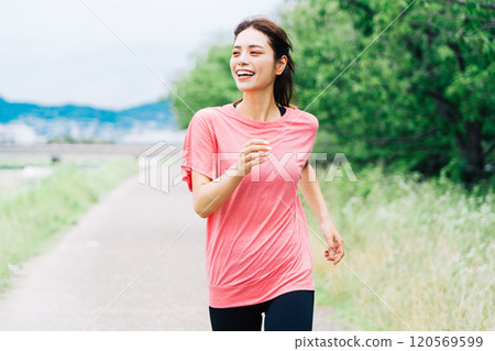 慢跑的女人 120569599