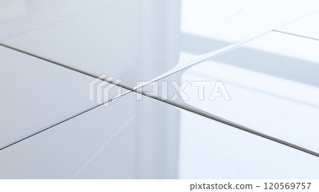 白色瓷磚地板 120569757