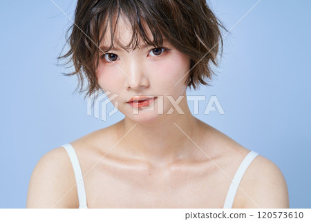 Young lady's portrait Young lady's portrait 120573610