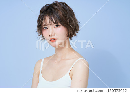 Young lady's portrait 120573612