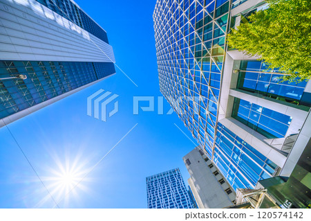 日本東京的城市景觀—一線希望…澀谷 Akshu 和澀谷十字塔的景觀。邁向新時代...=11月25日 120574142