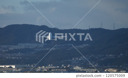 Aircraft: Itami Airport 30 Aircraft: Itami Airport 30 120575009