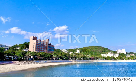 秋日晴朗的惠比壽海灘（基拉威基基海灘/愛知縣西尾市） 120576745