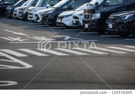 停車場 停車處 汽車 停車場 停車處 汽車 120576809