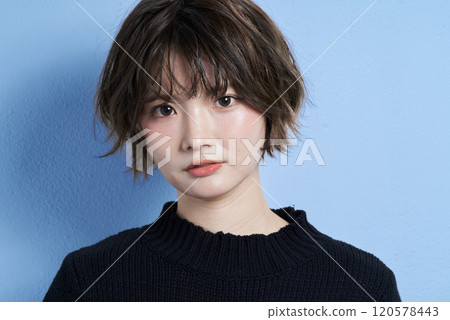 Young lady's portrait 120578443