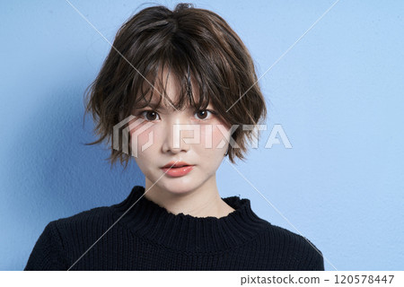 Young lady's portrait 120578447