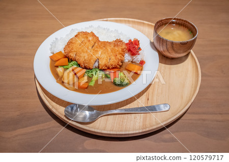 日式咖哩豬排飯 日式咖哩豬排飯 120579717